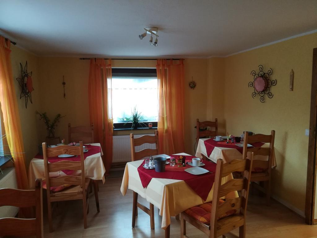 מלון אלטנהר Gastehaus Am Fels מראה חיצוני תמונה